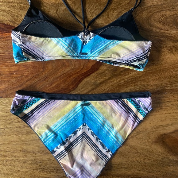 🌊RipCurl🦖SOLD!🦖 Bikini top & bottom size Medium 🌺 - Picture 3 of 13